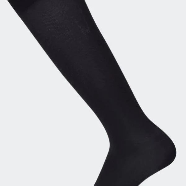 Black compression socks for improved blood circulation and reduced leg fatigue, ideal for use during pregnancy and post partum, for athletes, travelers, and individuals with varicose veins.